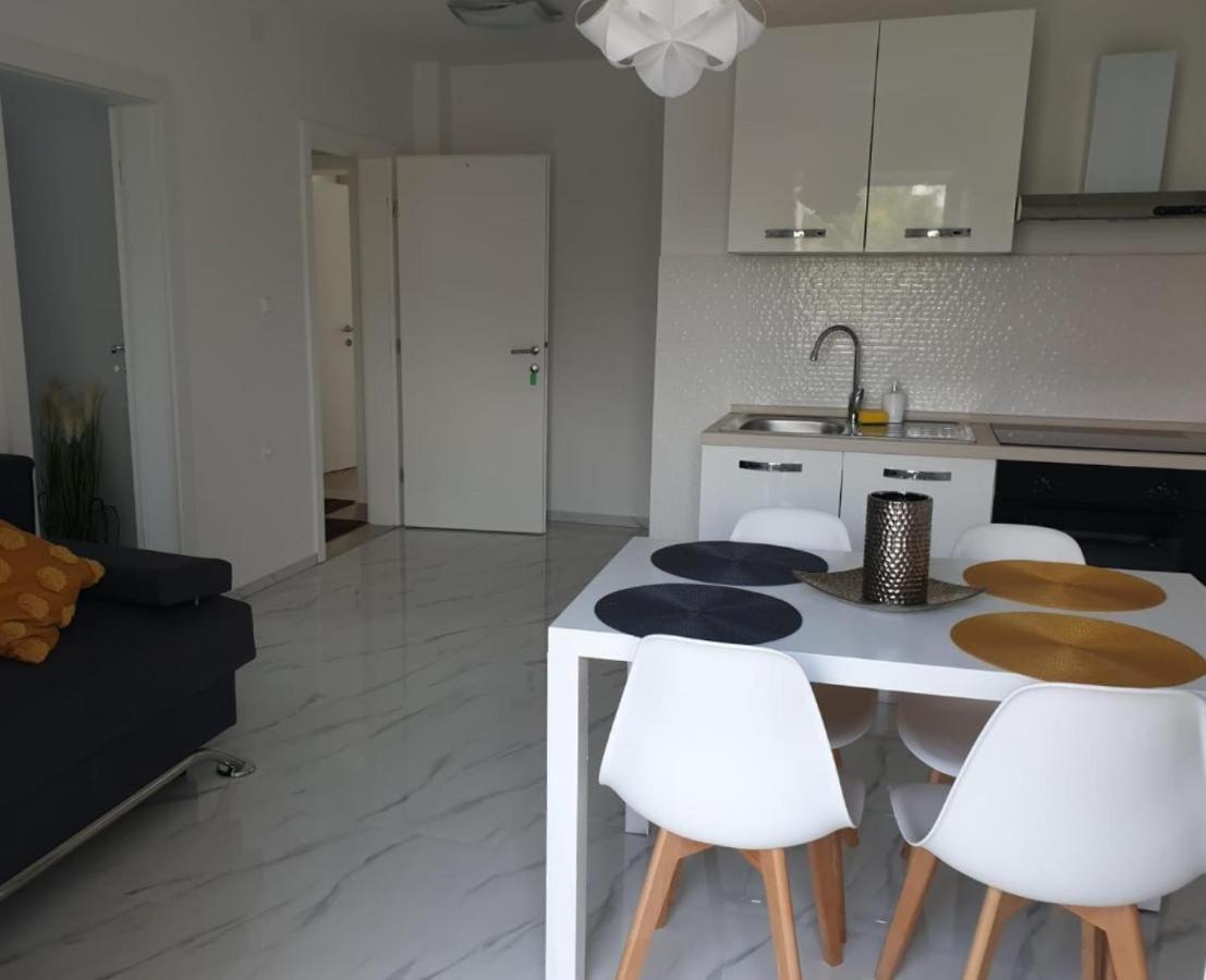 נובליה Premium Apartments Adore מראה חיצוני תמונה